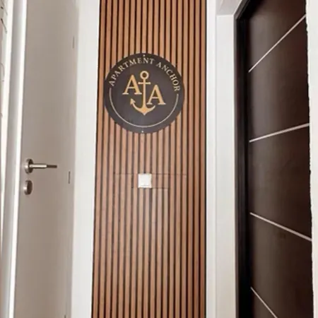 Anchor Luxury * Slatine