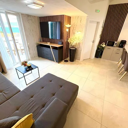 Anchor Luxury * Slatine