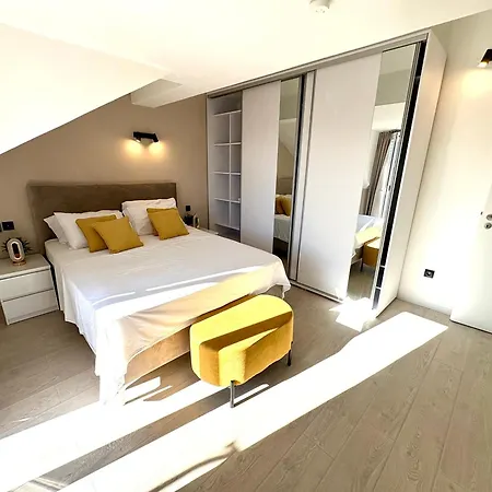 Anchor Luxury Slatine