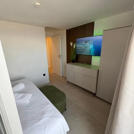 Anchor Luxury Slatine