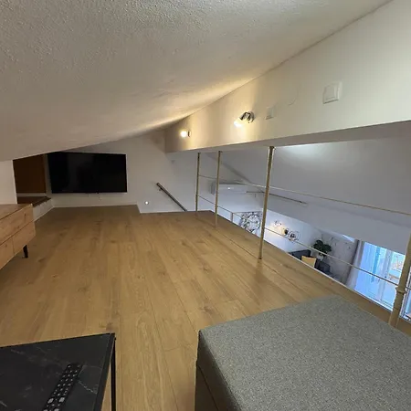 Anchor Luxury Slatine