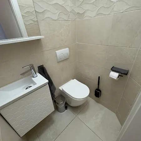 Anchor Luxury Slatine