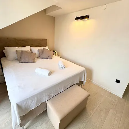 Anchor Luxury * Slatine