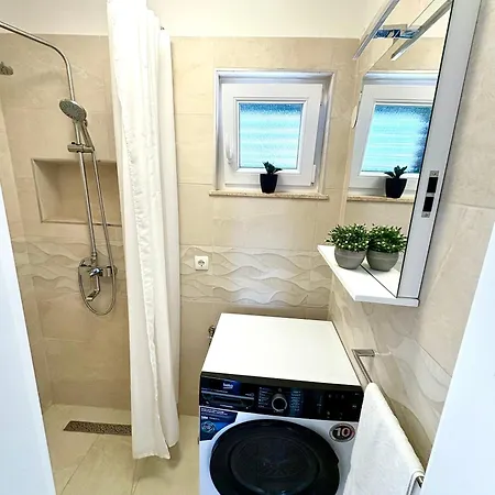 Anchor Luxury *