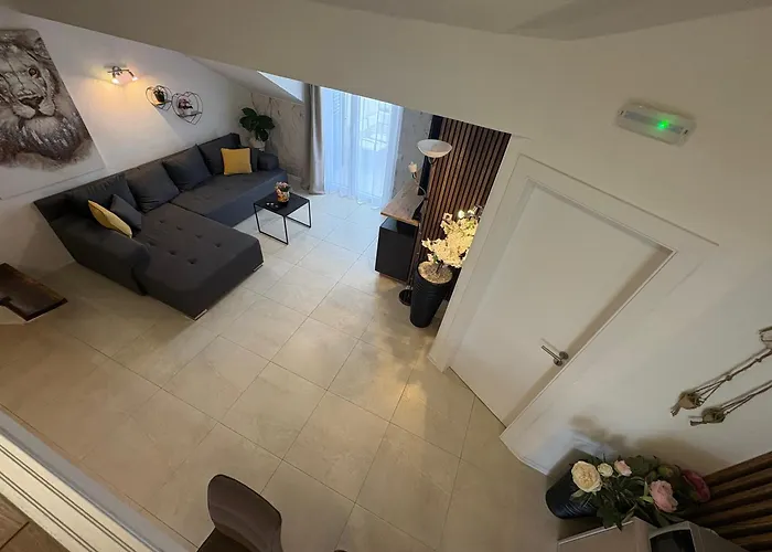 Anchor Luxury アパート スラティネ