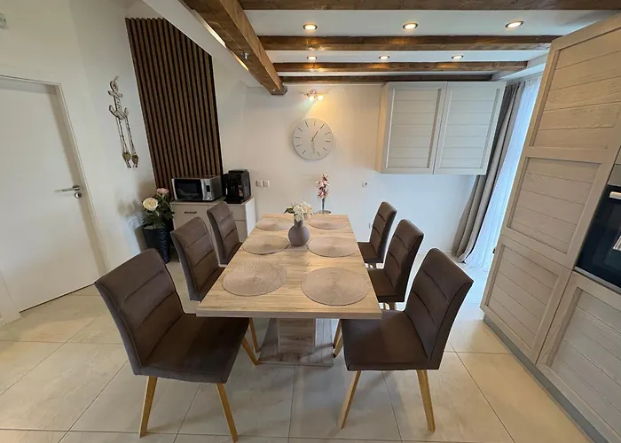 Anchor Luxury アパート スラティネ