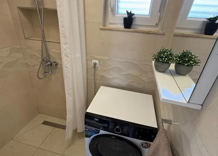 Anchor Luxury スラティネ