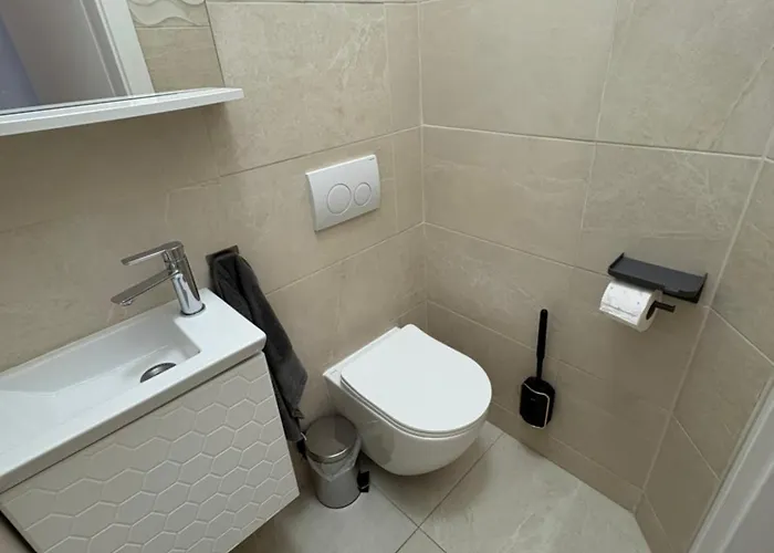 Anchor Luxury スラティネ