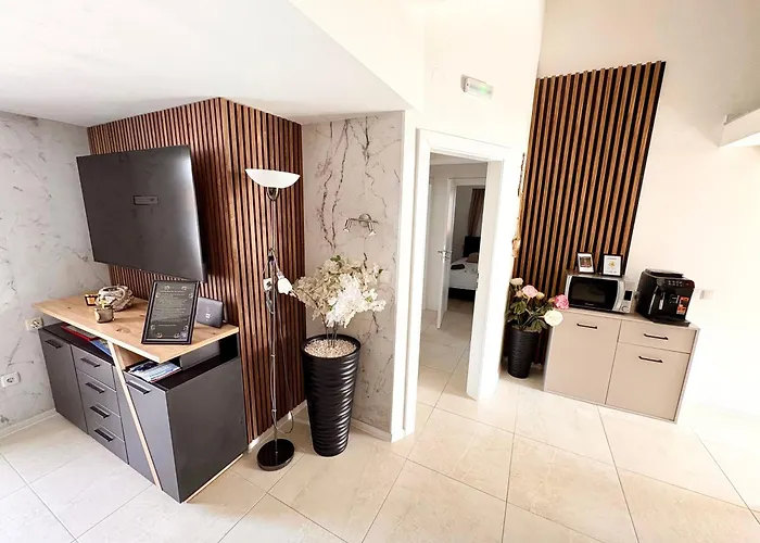 Anchor Luxury アパート スラティネ